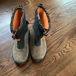 Merrell Size 4 (large kids) New Snow Boots with Thinsulate (UK size 35)